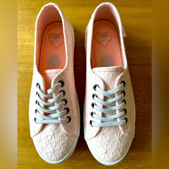 Rocket Dog Shoes - New in Box Rocket Dog Women’s Pink Eyelet Trainer UK 6/39